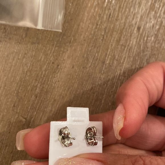 2 carat diamond stud earrings - Picture 6 of 6